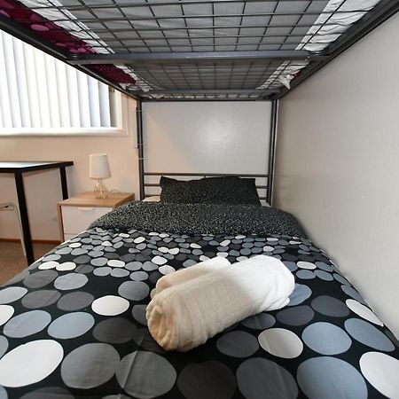 Hostel Style Shared Room เดลีซิตี ภายนอก รูปภาพ